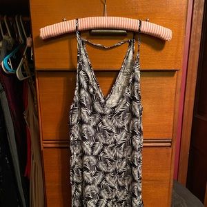 Black and white tank top, size L